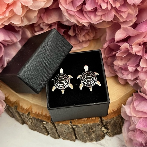 Black and Silver Sea Turtle Cufflinks - Picture 14 of 16